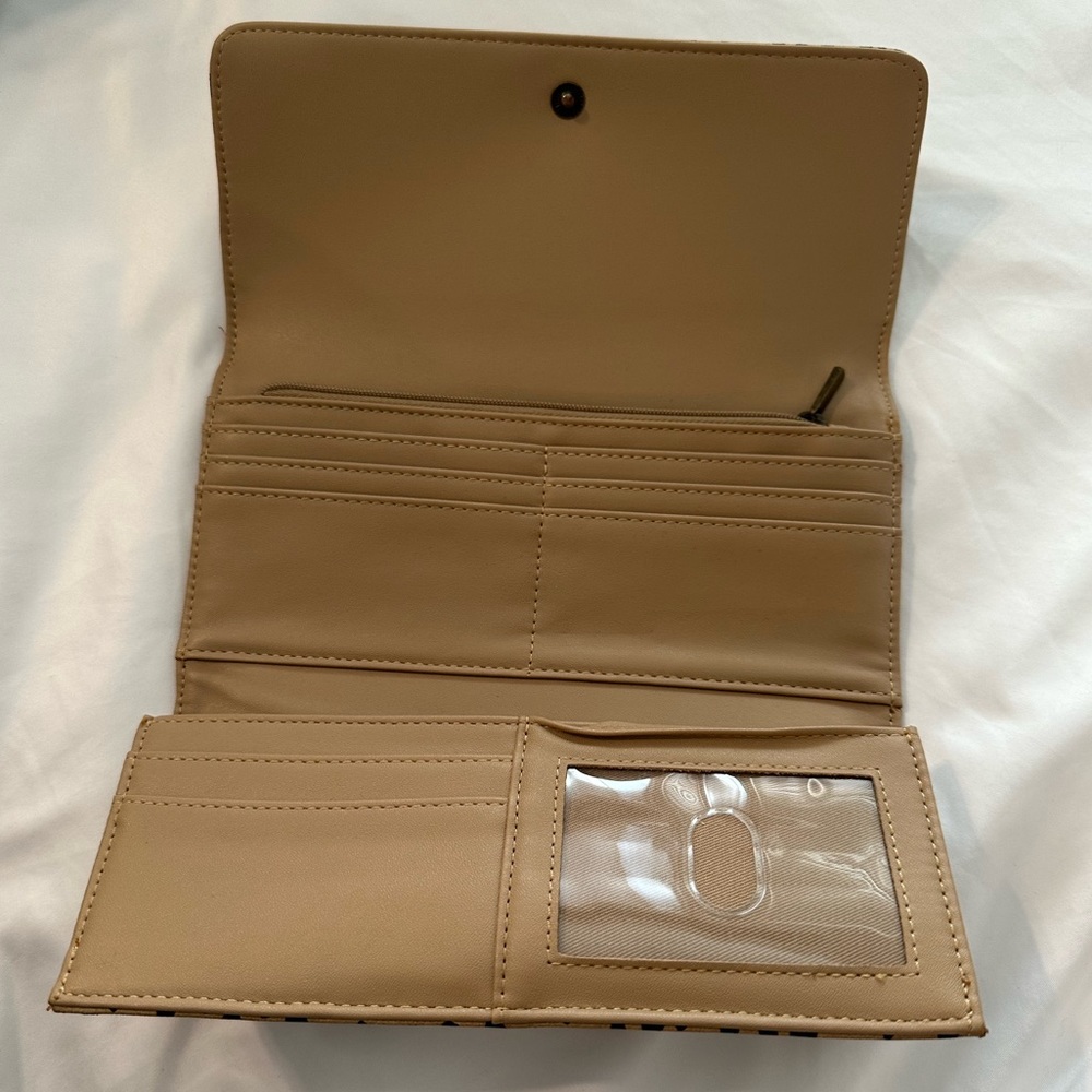 Target Wallet - Picture 2 of 7